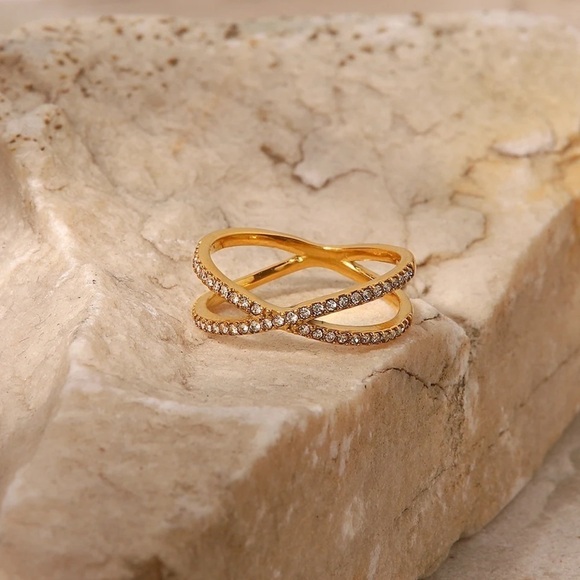 🌟SALE🌟18K Gold Plated Cubic Zirconia Pave X Ring - Picture 5 of 10